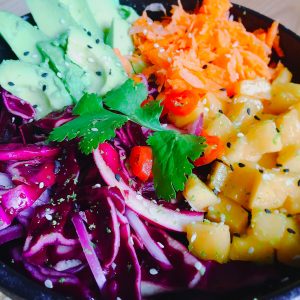 Salade chou rouge mangue à l'asiatique